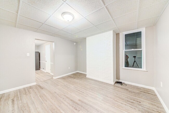 Building Photo - 52 Ruth St