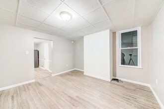 Building Photo - 52 Ruth St