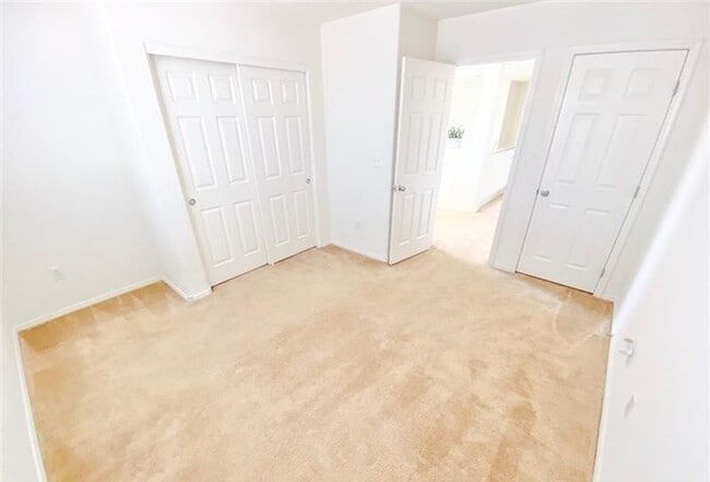 Building Photo - ENJOY THIS STUNNING 3 BEDROOM WITH A TRANQ...