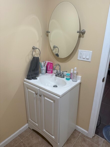 Building Photo - 5 View Ct