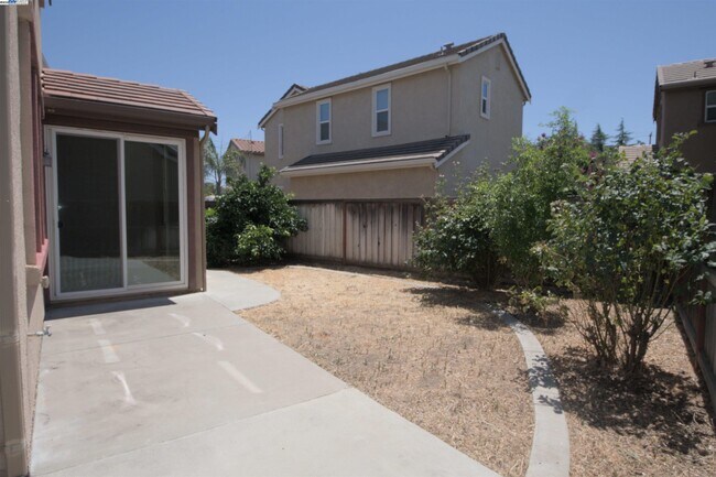 Building Photo - 549 Chaparral Loop