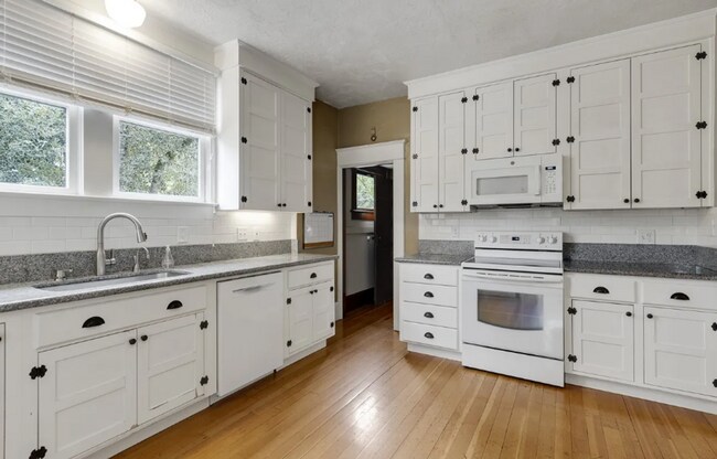 Building Photo - Rare Home Near OSU Campus!