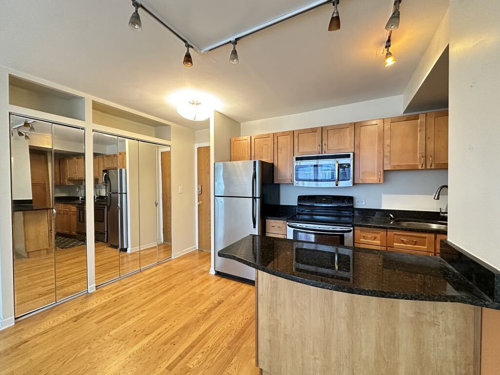 Building Photo - 4180 N Marine Dr