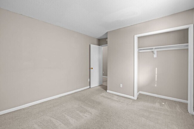 Building Photo - Just Renovated & Ready for You!