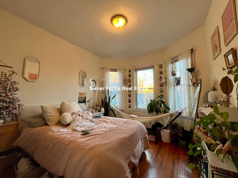 Building Photo - 12 Bucknam St