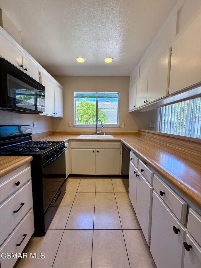 Building Photo - 14855 Campus Park Dr
