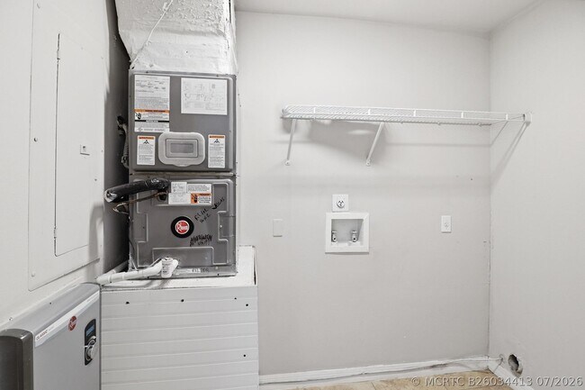 Building Photo - 2625 Heathcote Dr