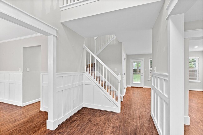 Building Photo - 4BR/2.5BA Home in Hickory School District ...