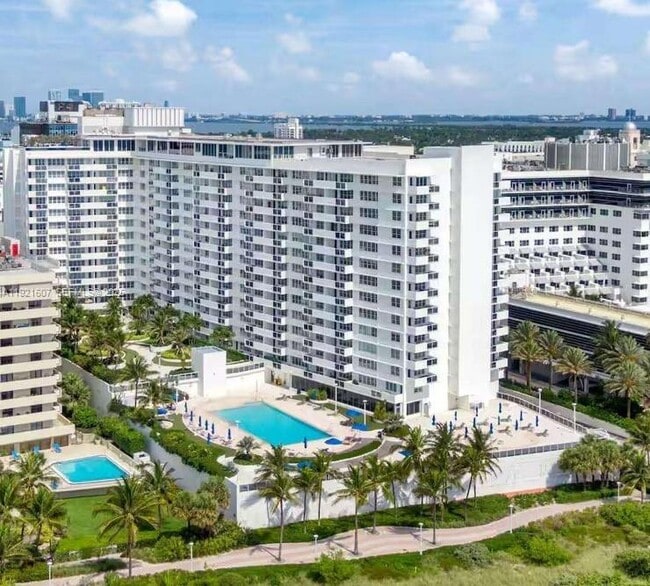 Building Photo - 100 Lincoln Rd