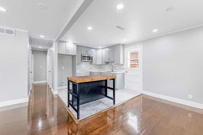 Building Photo - 4677 W 84th Pl