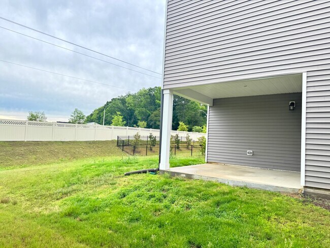 Building Photo - 4 Bedroom Single Family Home for Rent
