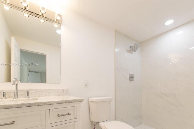 Building Photo - 2888 SW 17th St
