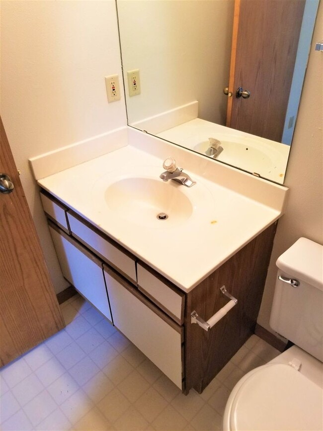 Building Photo - Cozy 1 bedroom loft apartment.. AVAILABLE!!