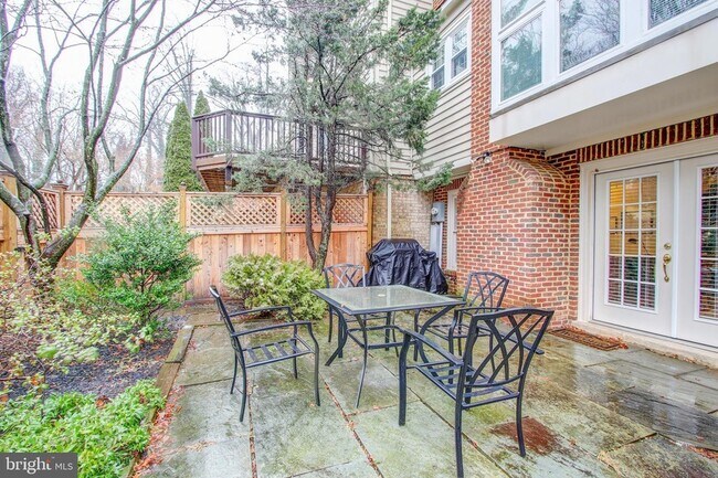Building Photo - 9700 Whitley Park Pl