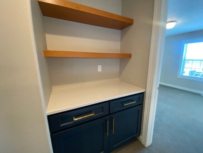 Building Photo - A RELAXING RETREAT - 3 bd/2.5 bath Twin Home for Rent