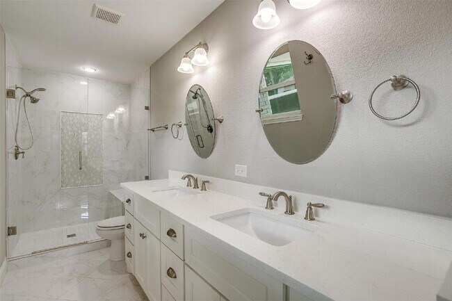 Building Photo - "Darling 3-Bedroom, 2.5-Bath Home with Elegant Upgrades!"