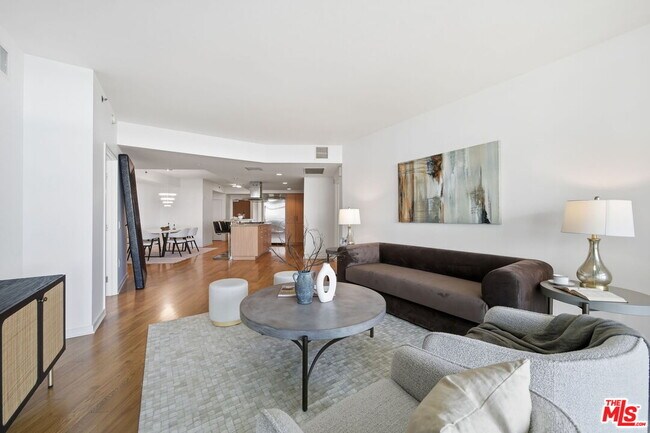 Building Photo - 13650 Marina Pointe Dr