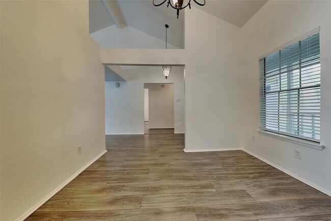 Building Photo - 8614 Lake Crystal Dr