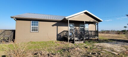 Building Photo - Spacious Two Bedroom home - Country Settin...