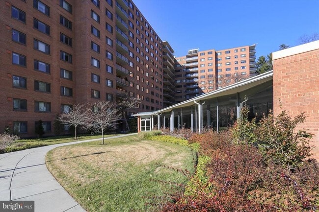 Building Photo - 4201 CATHEDRAL Ave NW