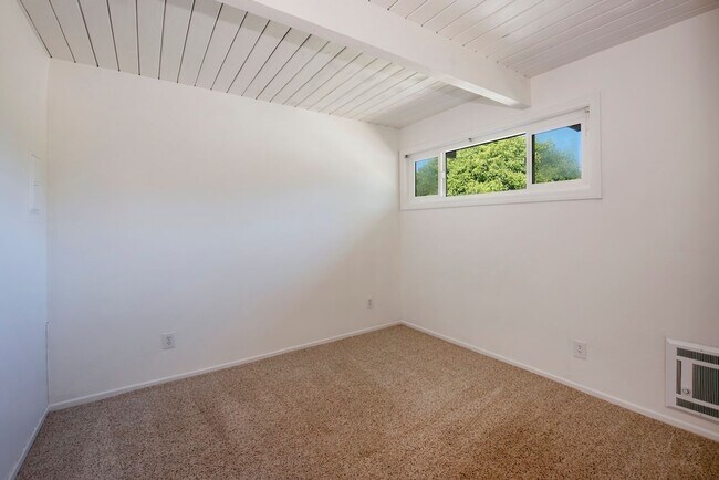 Building Photo - 2 BED/1.5 BATH ON THE MESA!!!