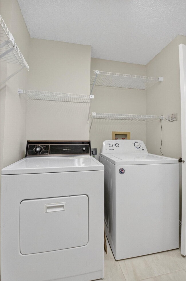 Building Photo - 5574 Witney Dr