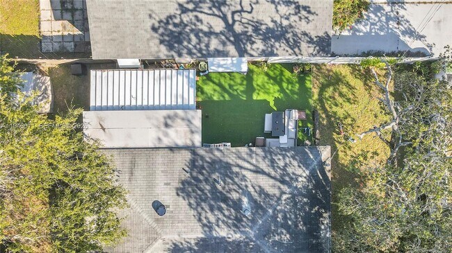 Building Photo - 709 SW 7th Ave