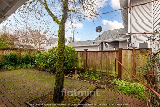 Building Photo - 1728 26th Ave S