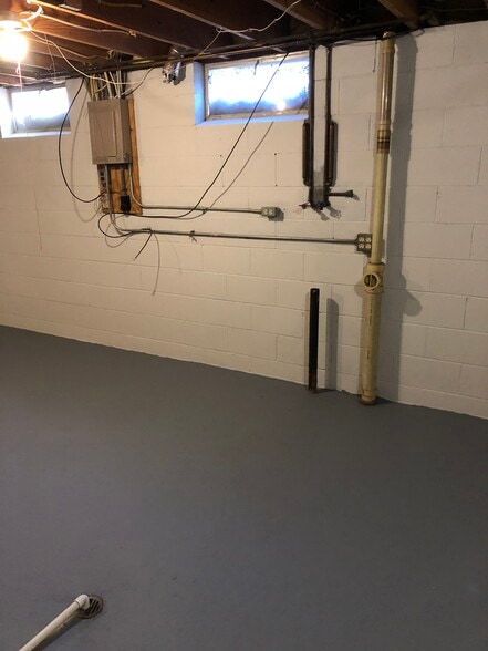 Building Photo - 202 16th Ave N