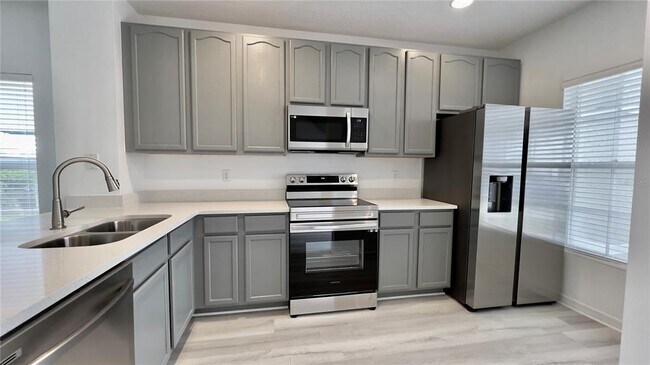 Building Photo - 10946 Savannah Wood Ct