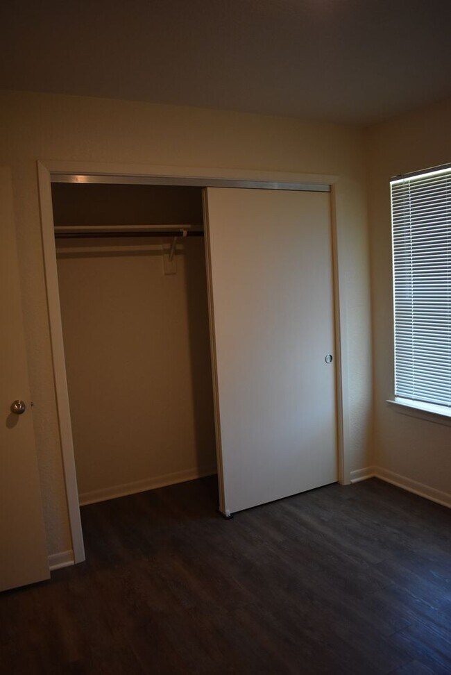 Building Photo - 201 Coby Dr