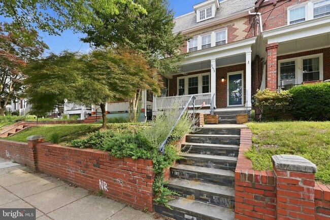 Building Photo - 3839 Beecher St NW