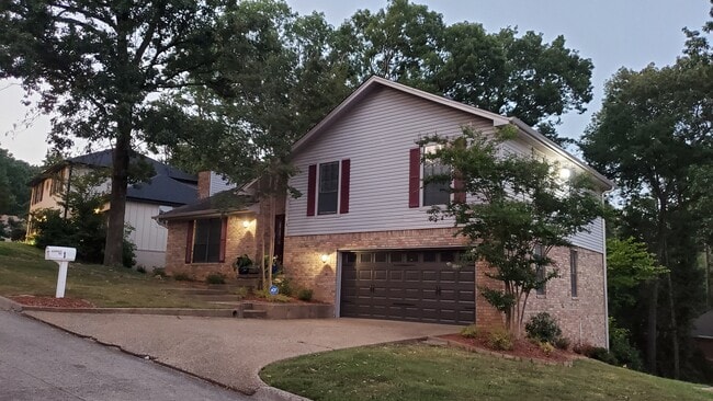 Building Photo - 1 Pine Way Ct