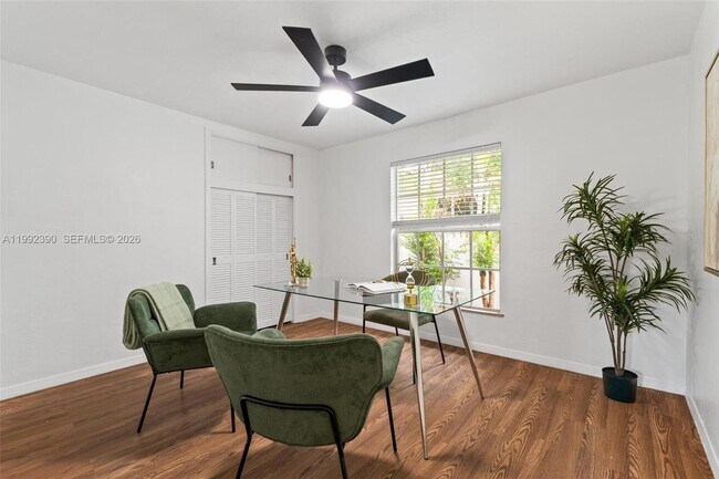 Building Photo - 1443 Hollywood Blvd