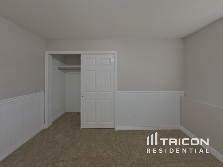 Building Photo - 441 Valley Hi Cir