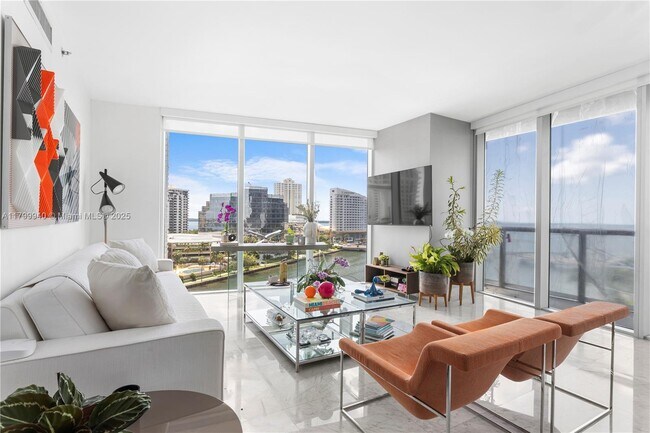 Building Photo - 495 Brickell Ave