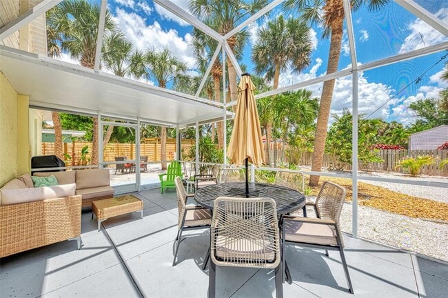 Building Photo - 5253 Avenida Del Mare