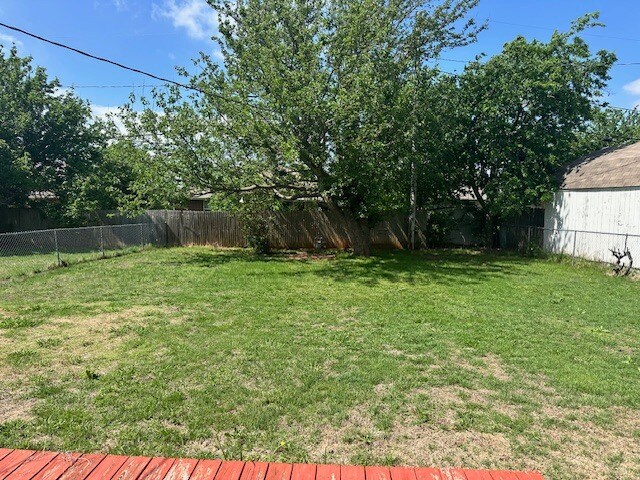 Building Photo - 721 N Bristow Ave