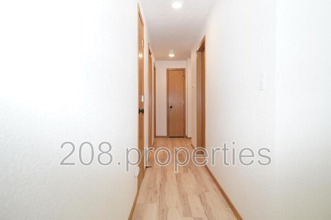 Building Photo - 3425 W Glenn St
