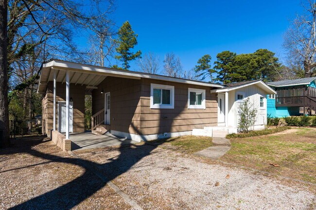 Building Photo - 1236 Oakwood St