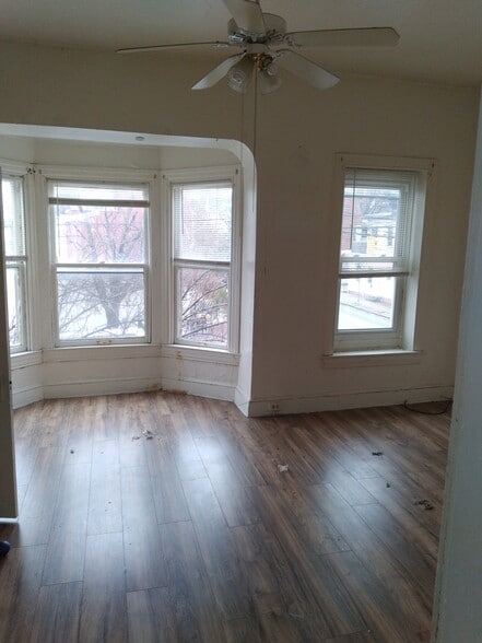 Building Photo - 262 E King St