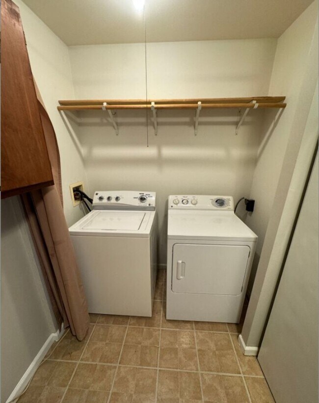 Building Photo - Coming Soon: Cozy 3-Bedroom Home with Scre...