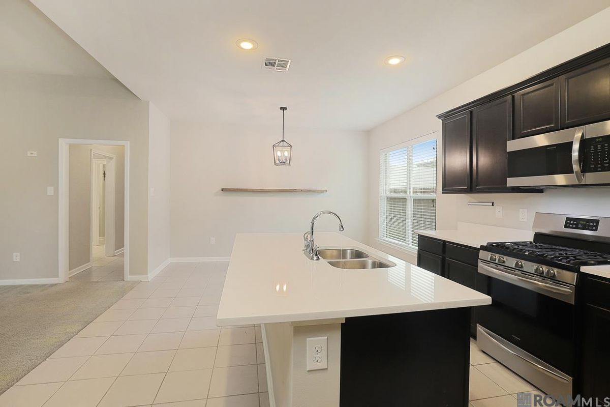 Building Photo - 42451 Baystone Ave