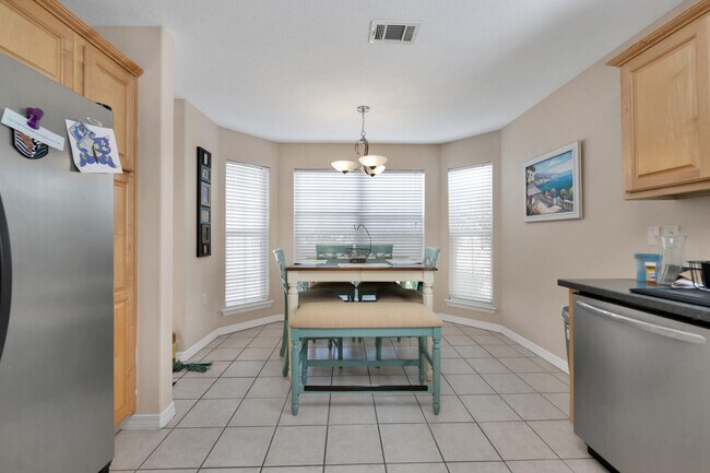 Building Photo - 1916 Kadima Cir