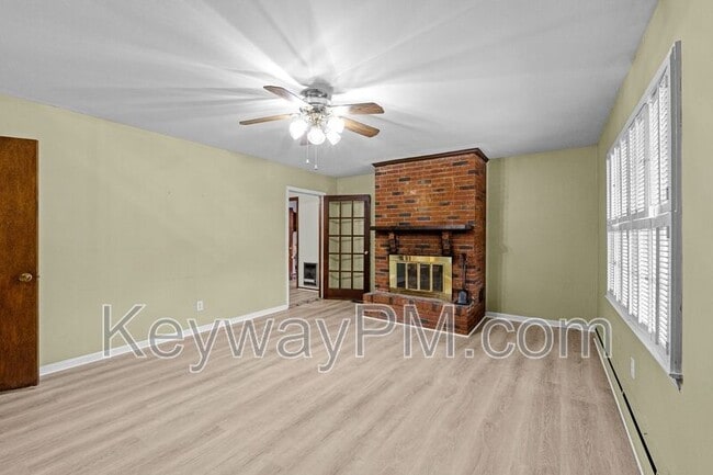 Building Photo - 161 Hickory Dr S Cir