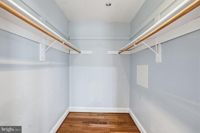 Building Photo - 8562 Tyrolean Way