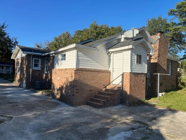 Building Photo - 3530 Beaumont Ave