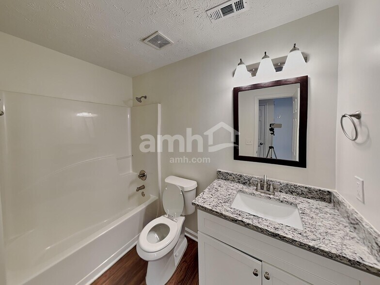 Building Photo - 1755 Heatherton Rd