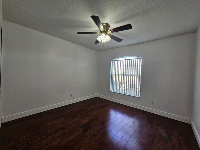 Building Photo - Beautifully Renovated Clermont Home Near Waterfront Park & Trails