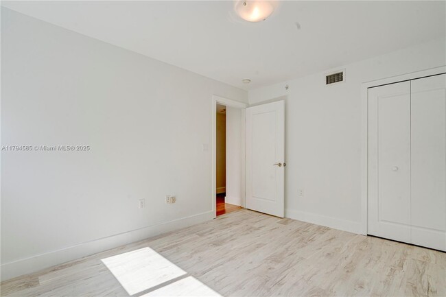 Building Photo - 7541 SW 61st Ave